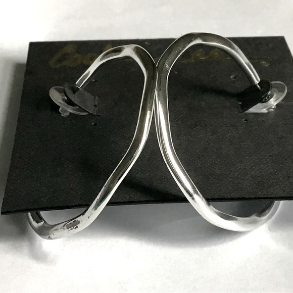 ➰Curvey Wavy Silver Hoop Earrings by Cookie Lee - Picture 2 of 5